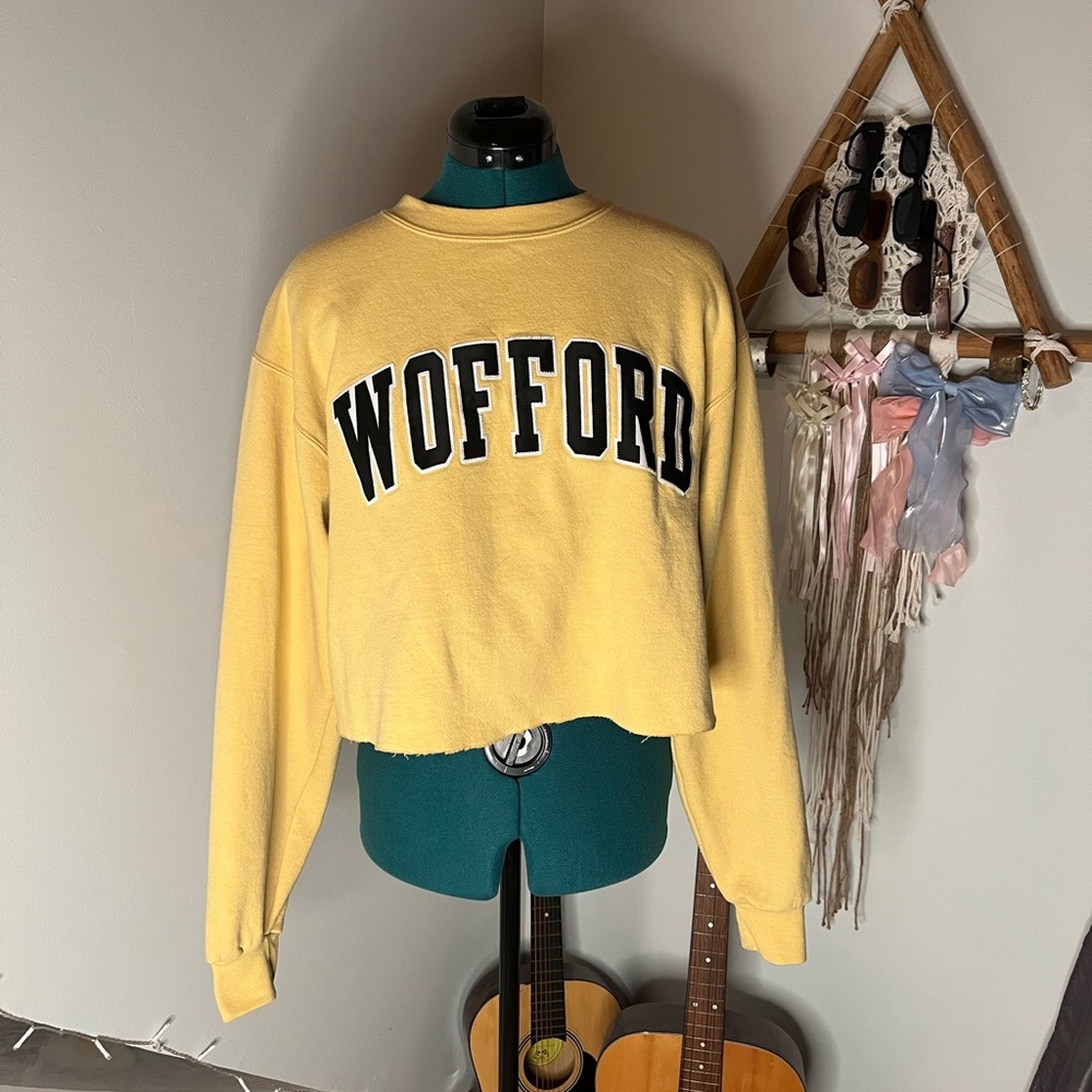 Cropped authentic champion size M sweatshirt